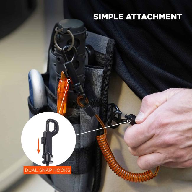 Simple attachment: Dual snap hooks for easy and secure connections