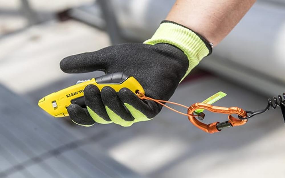 Box cutter tethered with carabiner